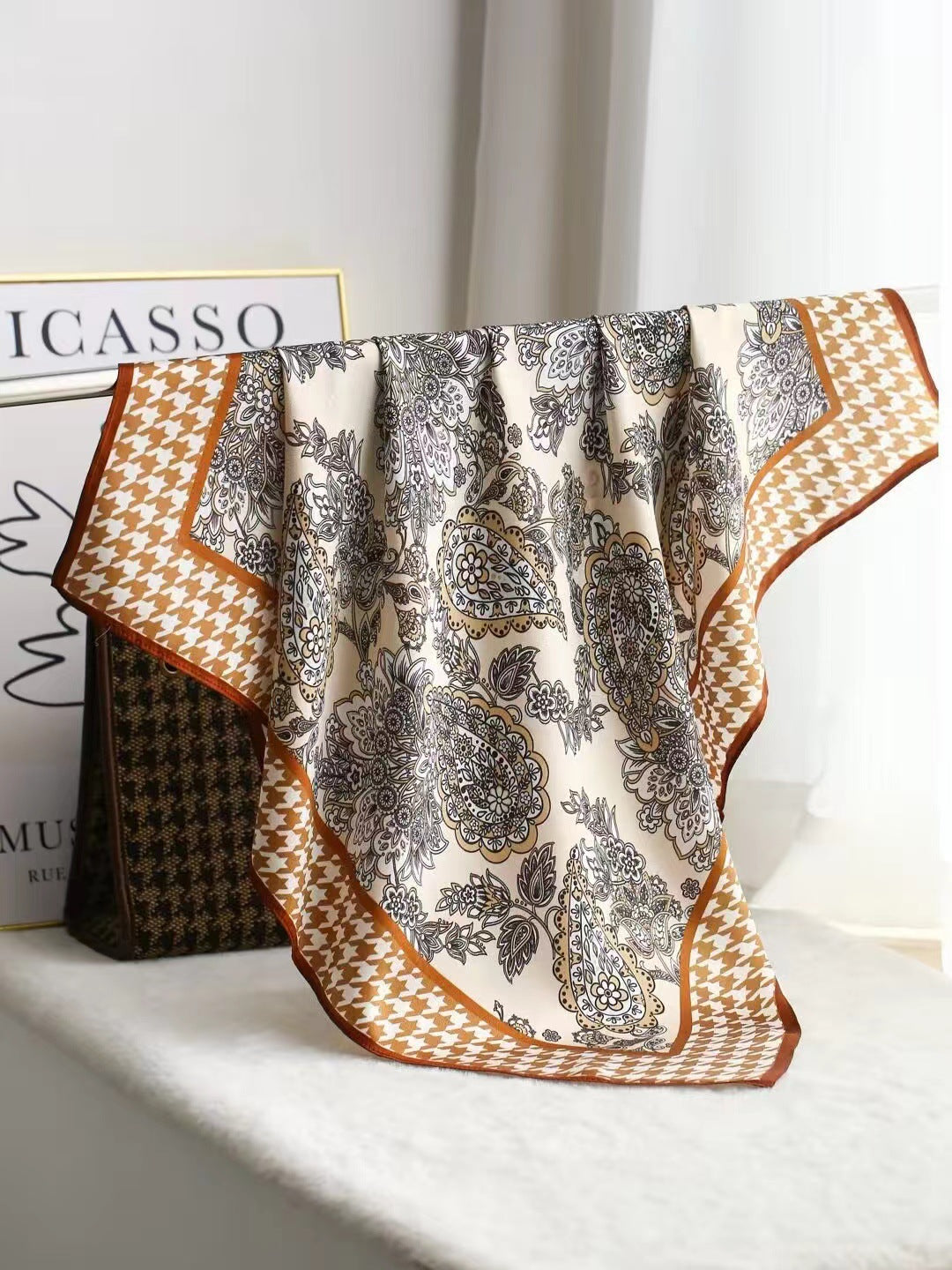 Intellektuelles elegantes leichtes Luxus-Geschenk Seidentuch kleines quadratisches Handtuch Seidenschal